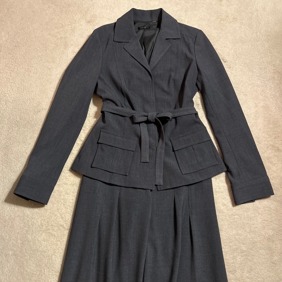 Tahari Dark Gray Suit Jacket, Size 8 - Picture 14 of 16